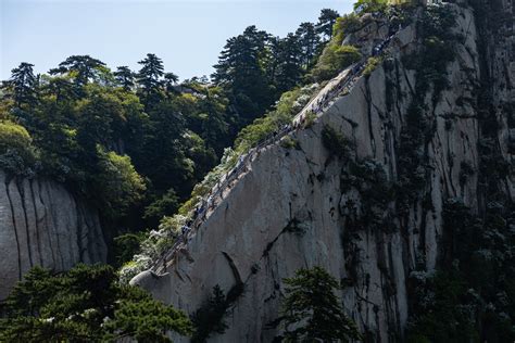 渭南華山在哪裏，這座巍峨的山脈不僅僅是自然奇觀，更是中華文化的瑰寶。